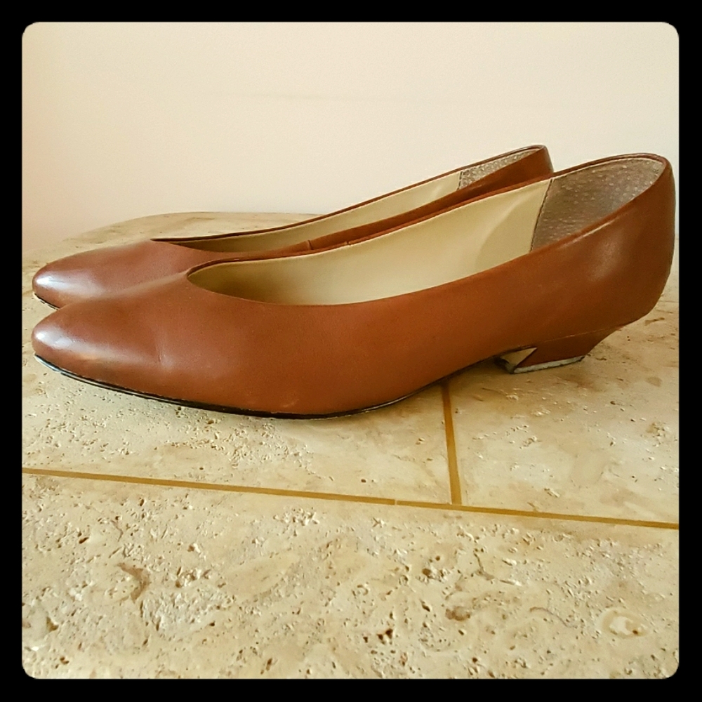 Vintage Brown Leather Kitten Heels